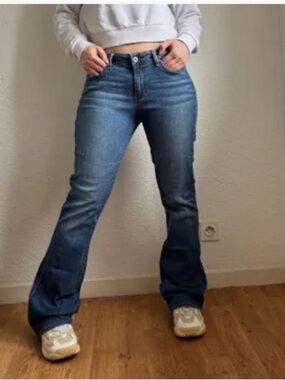 34 - Signature Levi’s Jeans